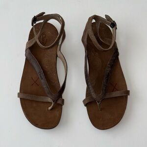 NWOT Chacos Dark Earth Leather Sandals